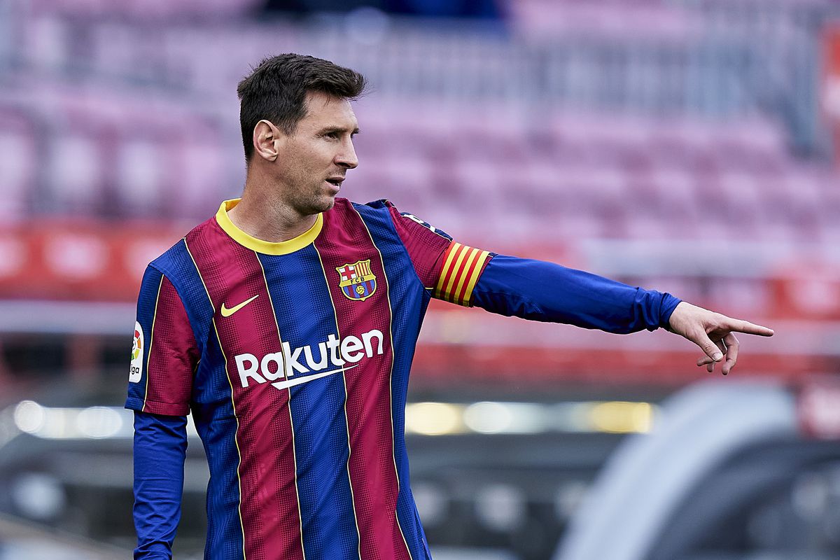 Lionel Messi signs new contract
