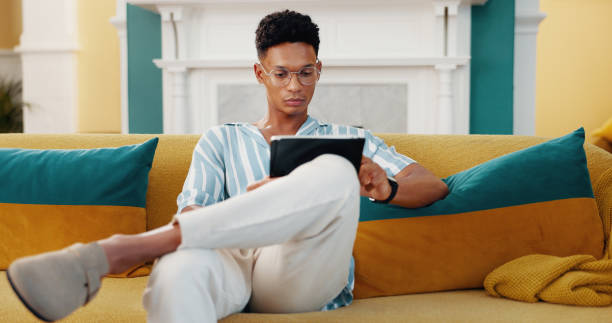 How to Use Social Media Apps to Search for Scholarships